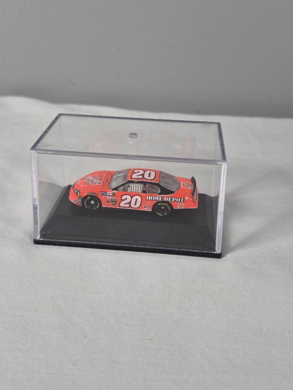 Motorsports Authentics Tony Stewart #20 Home Depot 1:87 diecast Enclosed Case